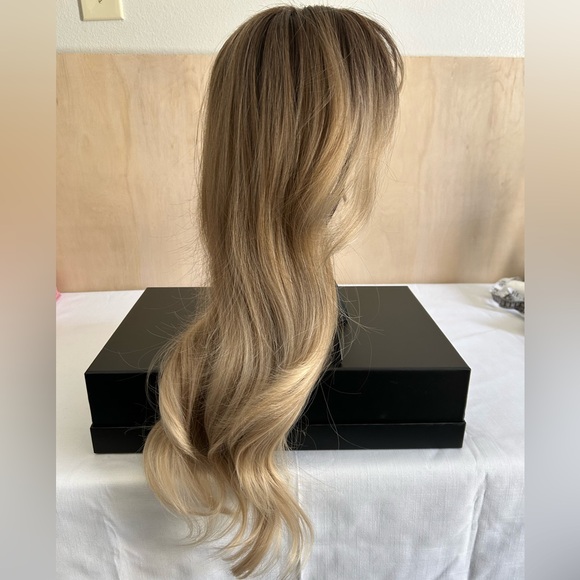 25 inch Long Hard silky top Ombre Brown and Blonde Wig . Brand new no tag. - Picture 5 of 9